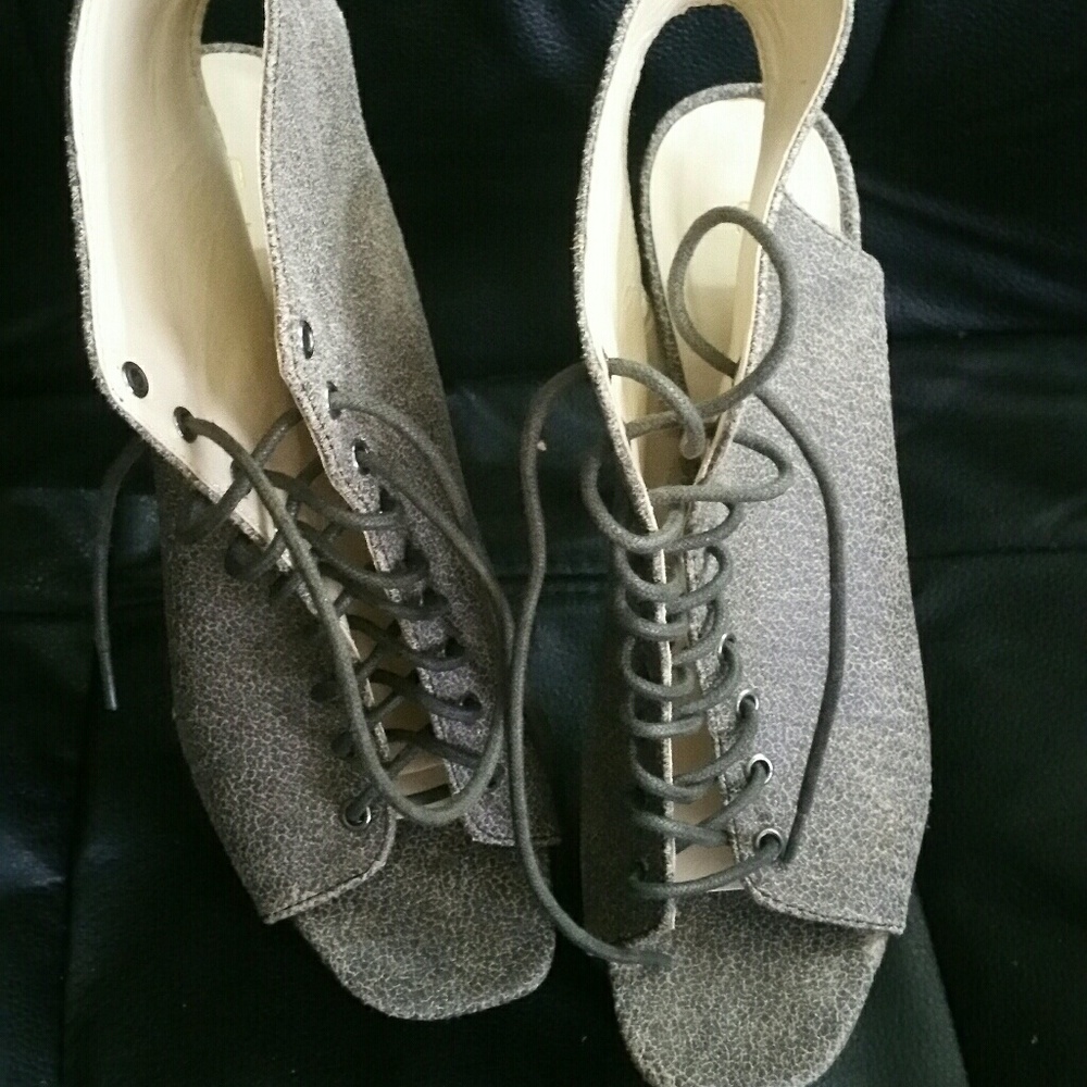 Shoes - Picture 2 of 2
